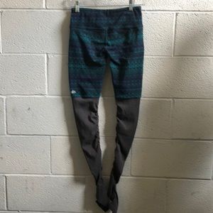 ALO Yoga Pants - Alo yoga green & gray goddess legging sz s 60901 ALO Yoga Pants - Alo yoga green & gray goddess legging sz s 60901